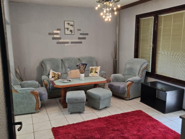 Дава се под наем Тристаен апартамент в Пловдив, Кючук Париж - 96 кв.м за 562 € - Снимка #1