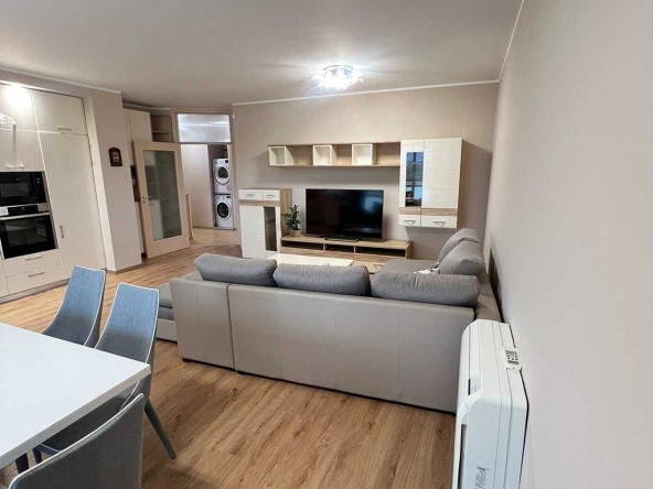 Дава се под наем Тристаен апартамент в София, Малинова долина - 130 кв.м за 950 € - Снимка #1