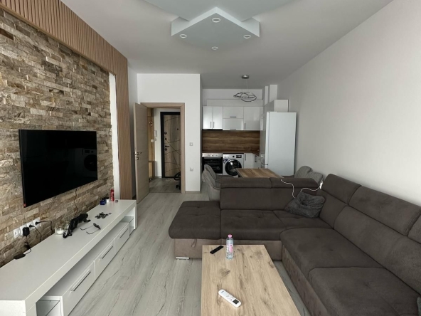 Дава се под наем Двустаен апартамент в Пловдив, Остромила - 68 кв.м за 511 € - Снимка #1