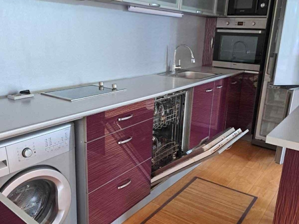 Дава се под наем Тристаен апартамент в Пловдив, Кършияка - 80 кв.м за 600 € - Снимка #1