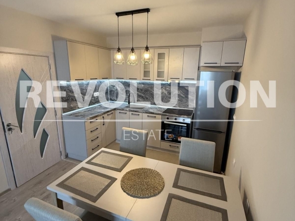 Дава се под наем Двустаен апартамент в Пловдив, Христо Смирненски - 65 кв.м за 613 € - Снимка #1