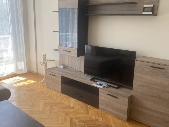 Дава се под наем Тристаен апартамент в София, Бъкстон - 80 кв.м за 650 € - Снимка #1