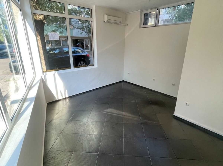 Дава се под наем Магазин в София, Белите брези - 30 кв.м за 350 € - Снимка #1