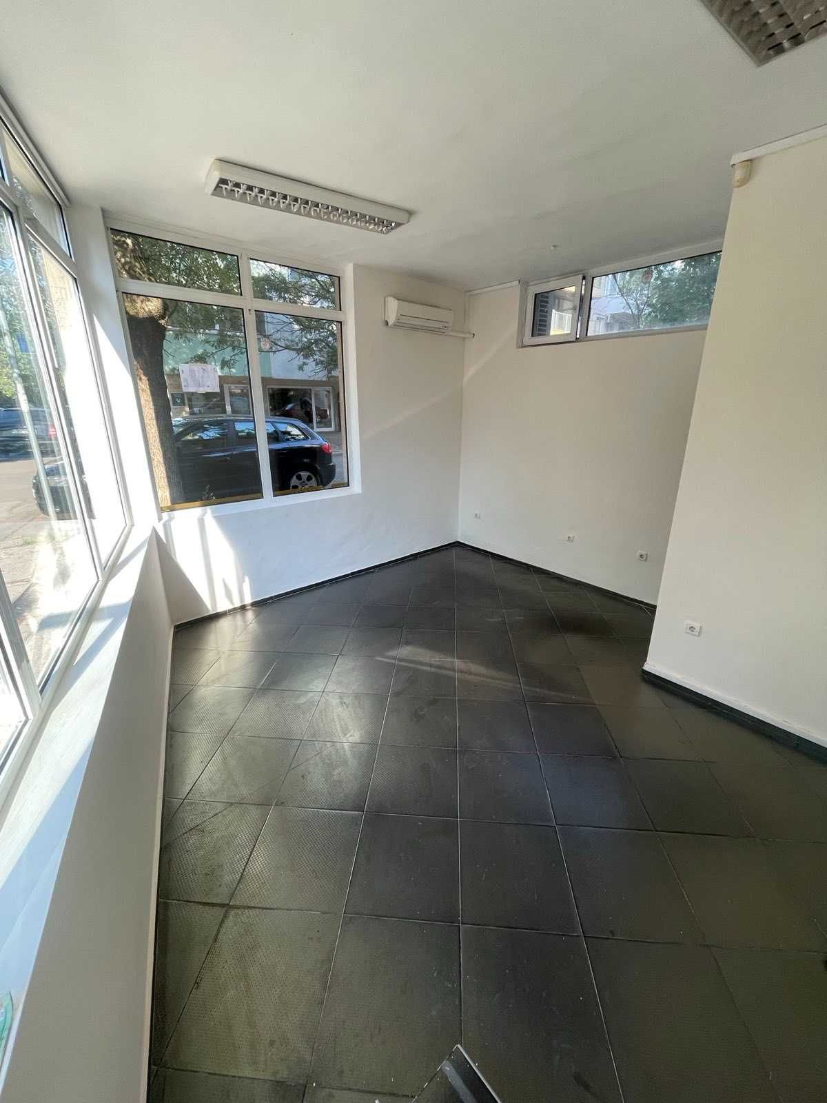 Дава се под наем Магазин в София, Белите брези - 30 кв.м за 350 € - Снимка #1