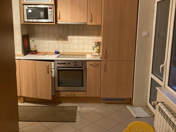 Дава се под наем Тристаен апартамент в Пловдив, Кършияка - 95 кв.м за 700 € - Снимка #1