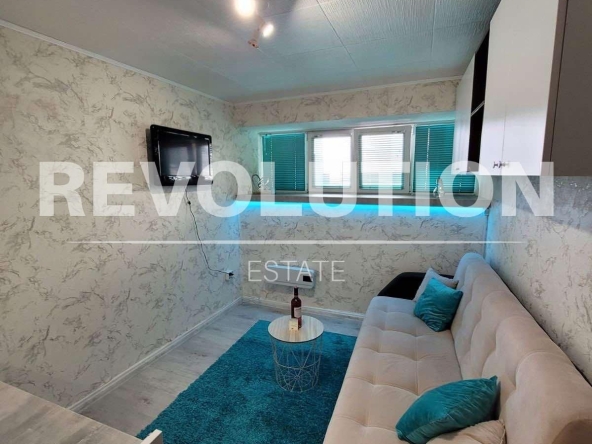 Дава се под наем Едностаен апартамент в Варна, Спортна зала - 20 кв.м за 300 € - Снимка #1