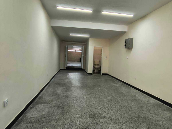Дава се под наем Магазин в Пловдив, Кючук Париж - 60 кв.м за 306 € - Снимка #1