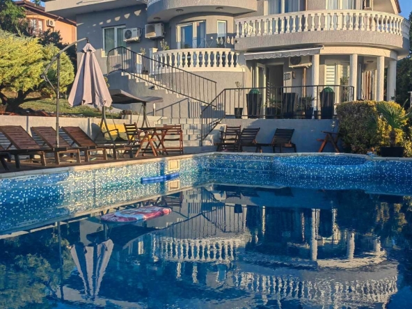 Къща в с. Рогачево, Област Добрич - 251 кв.м за 1196 €/кв.м - Снимка #1