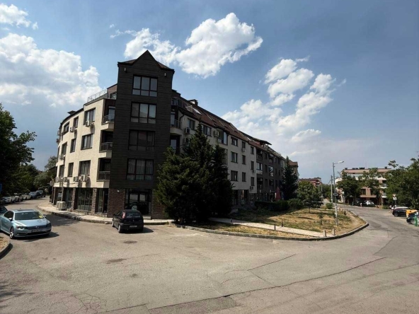 Дава се под наем Тристаен апартамент в София, Витоша - 85 кв.м за 841.5 € - Снимка #1