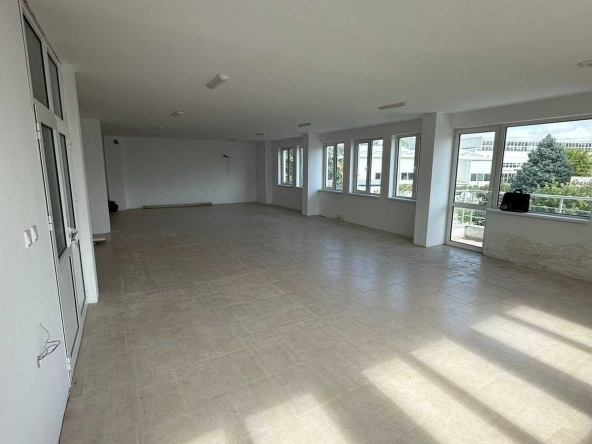 Дава се под наем Офис в Пловдив, Индустриална зона - Тракия - 177 кв.м за 510 € - Снимка #1