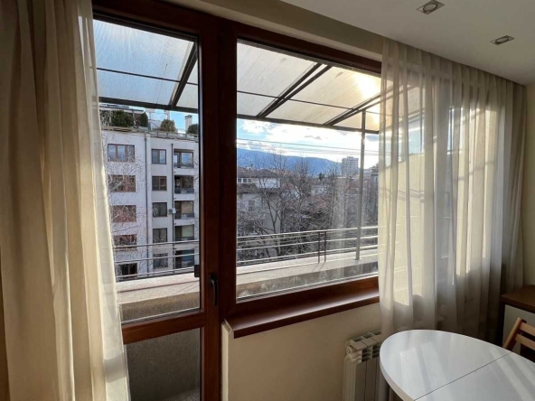 Дава се под наем Едностаен апартамент в София, Център - 41 кв.м за 290 € - Снимка #1