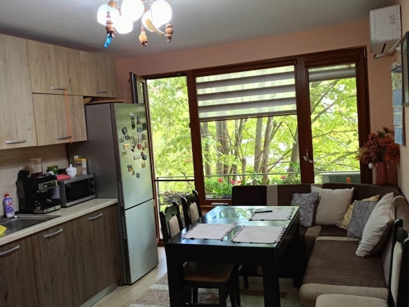 Дава се под наем Тристаен апартамент в Бургас, Лазур - 65 кв.м за 714 € - Снимка #1