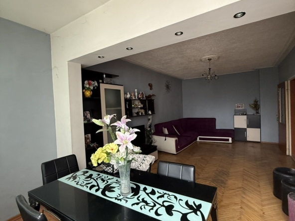 Тристаен апартамент в Плевен, Сторгозия - 74 кв.м за 1284 €/кв.м - Снимка #1