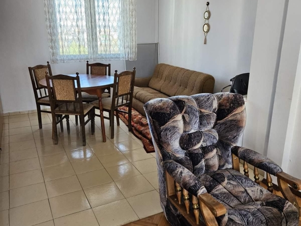 Дава се под наем Тристаен апартамент в Пловдив, Кючук Париж - 80 кв.м за 357 € - Снимка #1