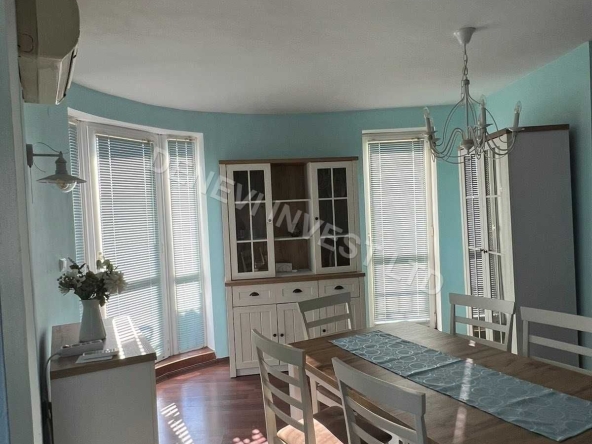 Тристаен апартамент в Варна, Операта - 130 кв.м за 7 €/кв.м - Снимка #1