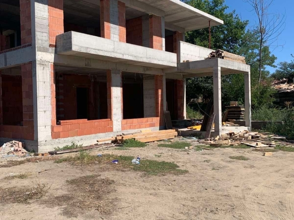 Дава се под наем Къща в Пловдив, Коматевски възел - 284 кв.м за 315000 € - Снимка #1