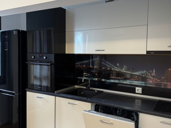 Тристаен апартамент в Варна, Автогара - 86 кв.м за 9 €/кв.м - Снимка #1