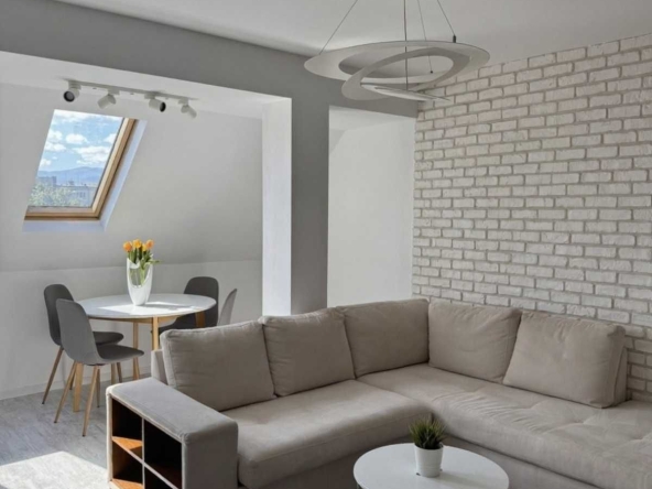 Тристаен апартамент в Пловдив, Кючук Париж - 97 кв.м за 2135 €/кв.м - Снимка #1