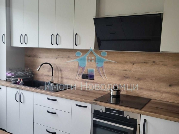 Тристаен апартамент в Шумен, Пазара - 97 кв.м за 1959 €/кв.м - Снимка #1