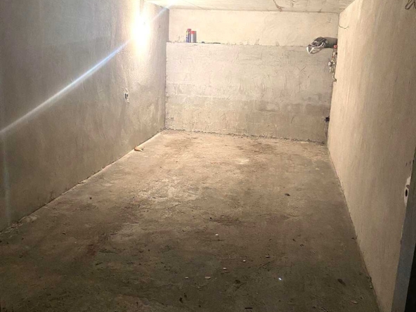 Дава се под наем Гараж / Паркомясто в Велико Търново, Център - 20 кв.м за 51 € - Снимка #1