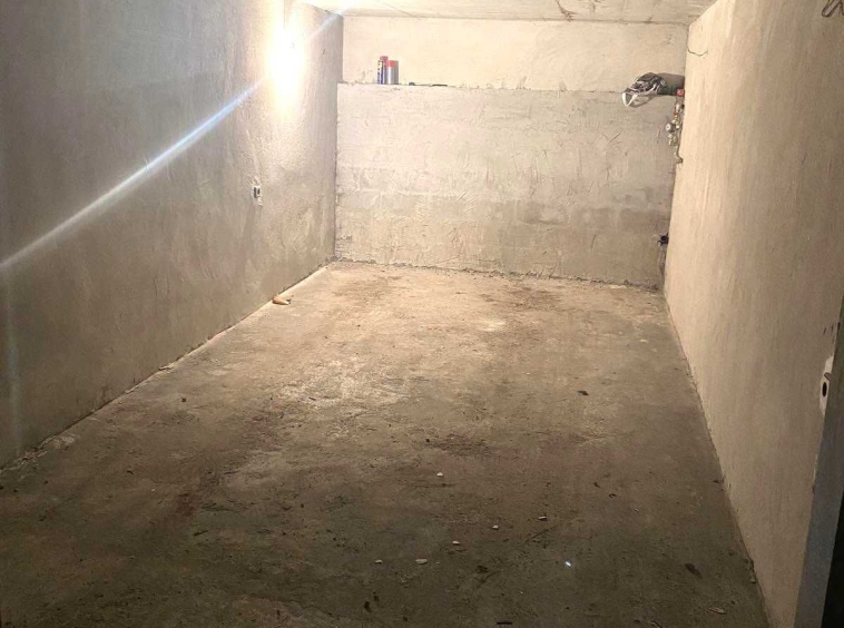 Дава се под наем Гараж / Паркомясто в Велико Търново, Център - 20 кв.м за 51 € - Снимка #1