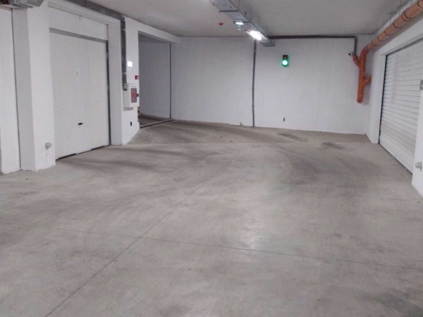 Дава се под наем Гараж / Паркомясто в София, Дружба 2 - 18 кв.м за 102 € - Снимка #1