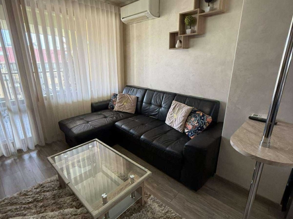 Дава се под наем Тристаен апартамент в София, Зона Б-18 - 100 кв.м за 1100 € - Снимка #1