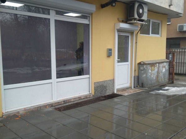 Дава се под наем Магазин в Русе, Ялта - 30 кв.м за 178.5 € - Снимка #1