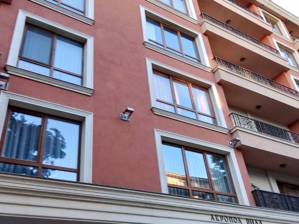 Дава се под наем Тристаен апартамент в Варна, Окръжна болница - 120 кв.м за 714 € - Снимка #1