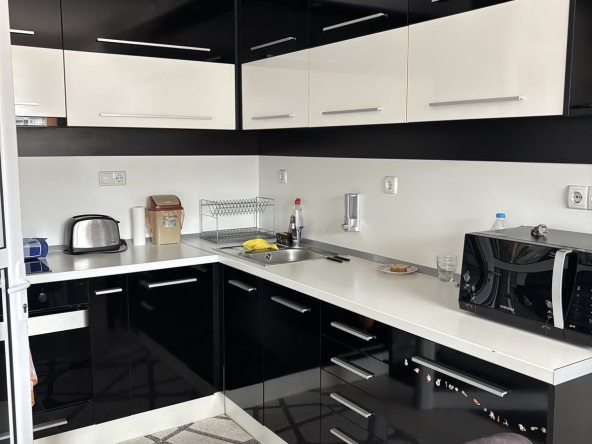 Дава се под наем Тристаен апартамент в Шумен, Дивизионна болница - 100 кв.м за 510 € - Снимка #1