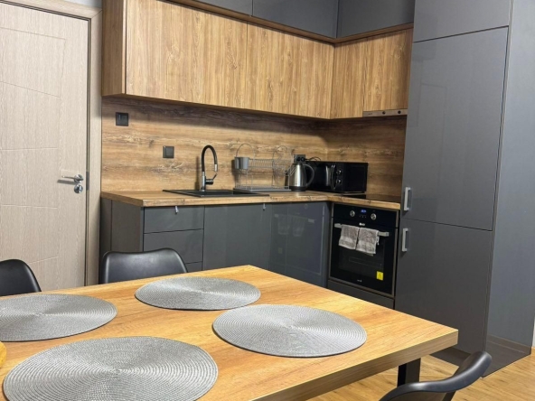 Дава се под наем Двустаен апартамент в Бургас, Изгрев - 63 кв.м за 561 € - Снимка #1