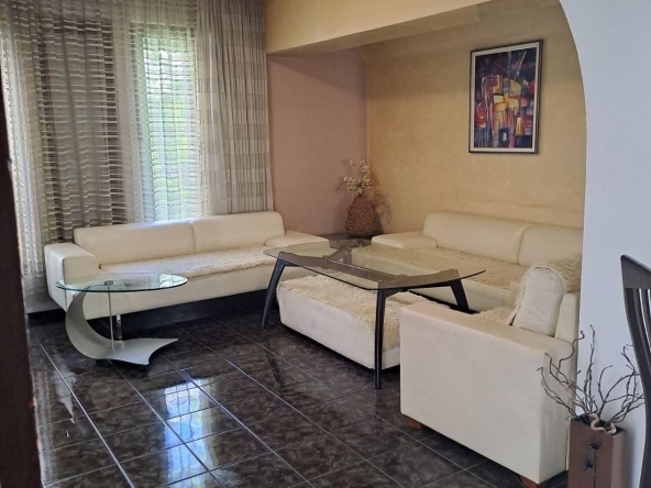 Дава се под наем Етаж от къща в Пловдив, Каменица 2 - 120 кв.м за 613 € - Снимка #1