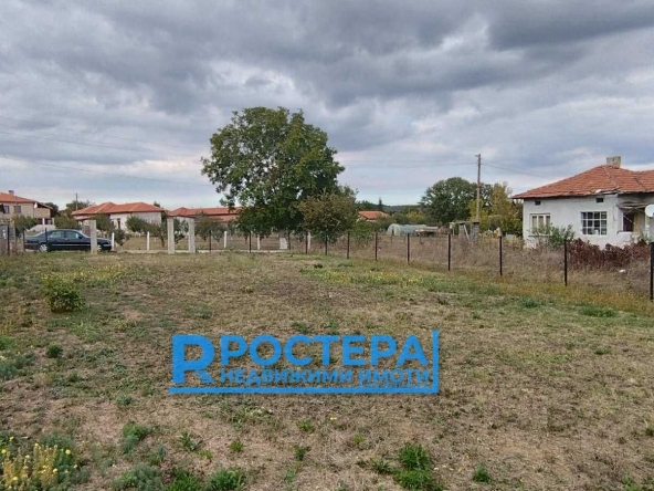 Парцел в с. Ловец, Област Търговище - 800 кв.м за 22 €/кв.м - Снимка #1