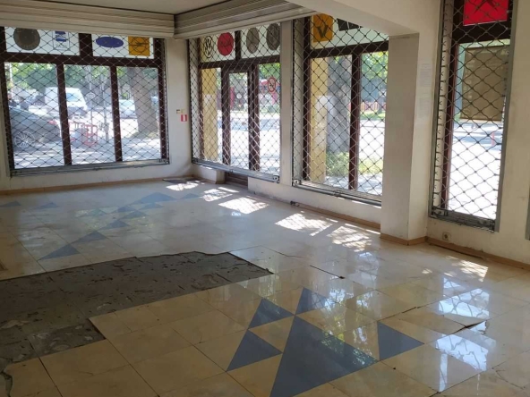 Магазин в Пловдив, Беломорски - 220 кв.м за 1682 €/кв.м - Снимка #1