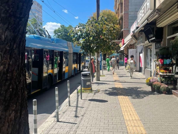 Дава се под наем Магазин в София, Медицинска академия - 15 кв.м за 255 € - Снимка #1