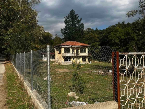 Парцел в Пловдив, Кършияка - 3000 кв.м за 110 €/кв.м - Снимка #1