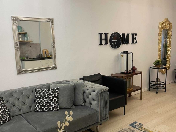 Двустаен апартамент в София, Център - 70 кв.м за 1929 €/кв.м - Снимка #1