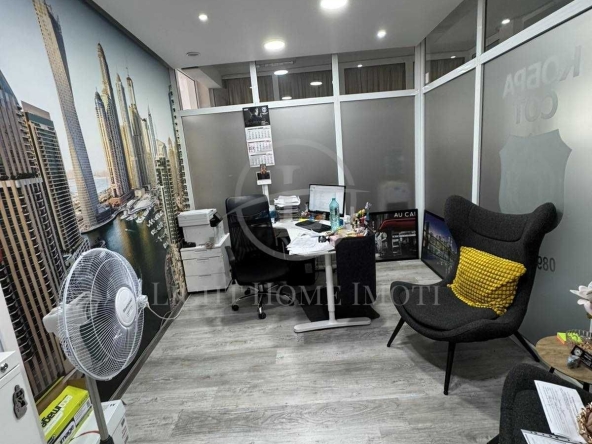 Офис в Пловдив, Кючук Париж - 17 кв.м за 2118 €/кв.м - Снимка #1