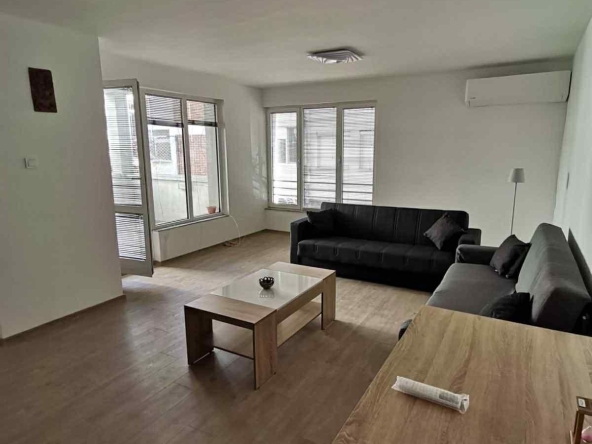 Дава се под наем Тристаен апартамент в Пловдив, Център - 130 кв.м за 590 € - Снимка #1