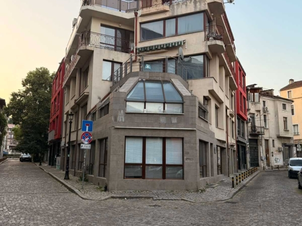 Дава се под наем Офис в Пловдив, Център - 93 кв.м за 800 € - Снимка #1