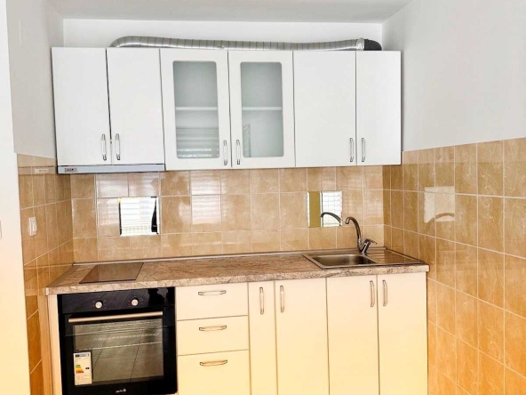 Дава се под наем Тристаен апартамент в Асеновград - 90 кв.м за 331.5 € - Снимка #1