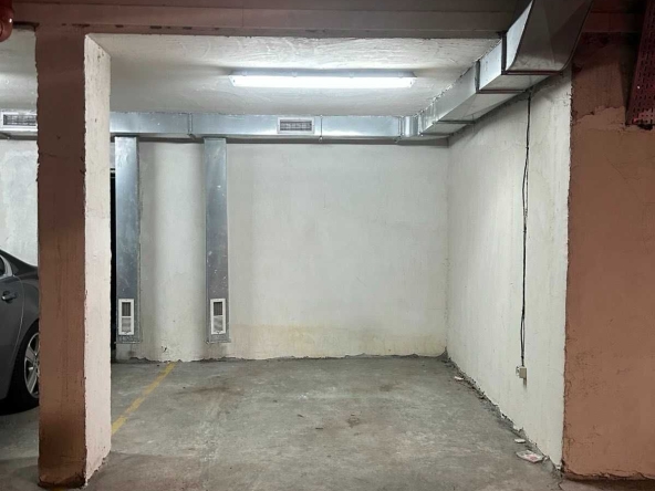 Дава се под наем Гараж / Паркомясто в София, Център - 19 кв.м за 76.5 € - Снимка #1