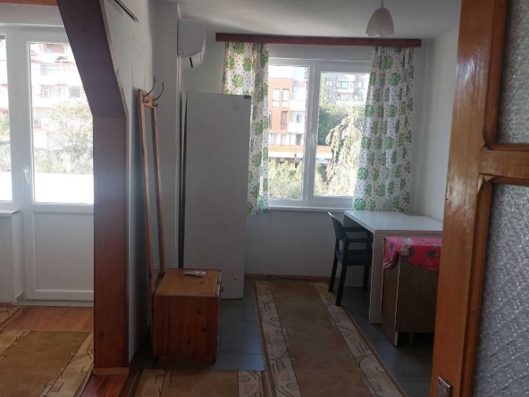 Дава се под наем Едностаен апартамент в Благоевград, Освобождение - 40 кв.м за 153 € - Снимка #1