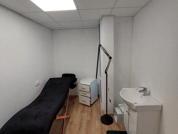 Дава се под наем  в Варна, Военна болница -  кв.м за 153 € - Снимка #1