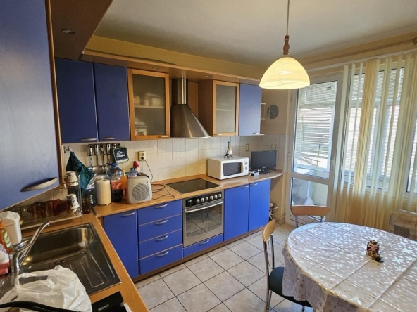 Тристаен апартамент в Плевен, Мара Денчева - 87 кв.м за 1321 €/кв.м - Снимка #1