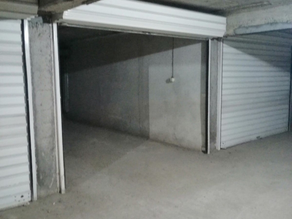 Дава се под наем Гараж / Паркомясто в Кърджали, Център - 18 кв.м за 51 € - Снимка #1