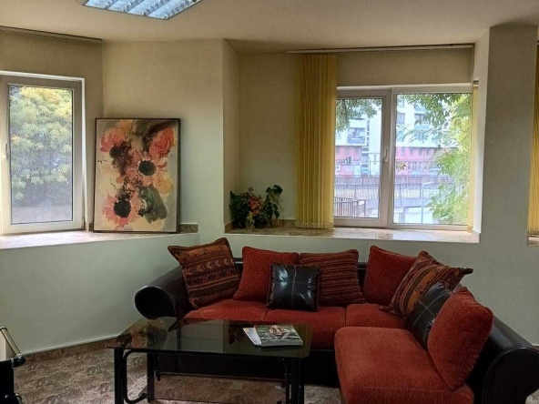 Дава се под наем Двустаен апартамент в Пловдив, Център - 50 кв.м за 380 € - Снимка #1