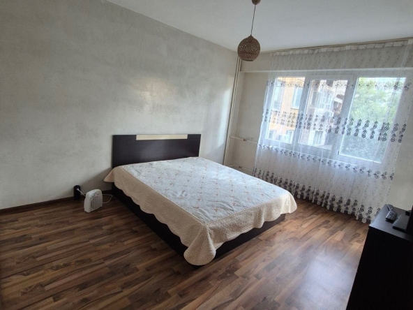 Дава се под наем Едностаен апартамент в Перник, Байкушева махала - 70 кв.м за 280.5 € - Снимка #1