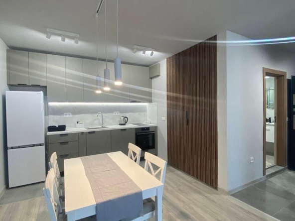 Дава се под наем Двустаен апартамент в Варна, Център - 60 кв.м за 613 € - Снимка #1