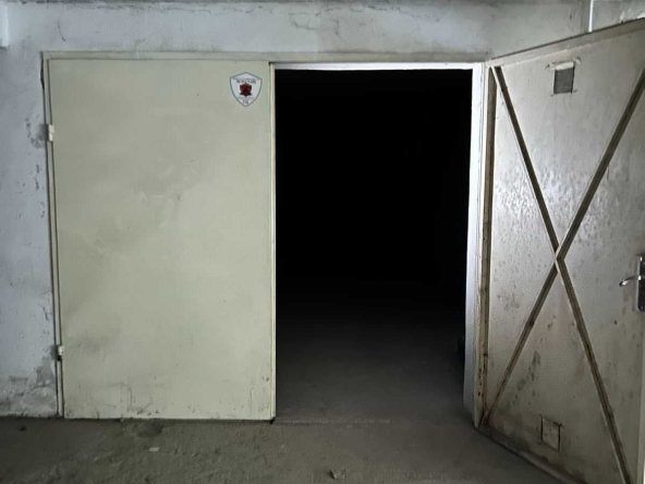 Гараж / Паркомясто в Велико Търново, Колю Фичето - 36 кв.м за 3 €/кв.м - Снимка #1